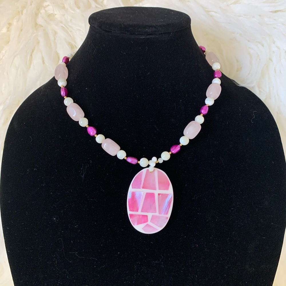 Pink and white necklace! 💕